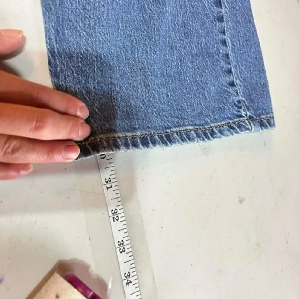 Levi's 505 High-Rise Straight Leg Jeans Blue Denim Light‎ Wash Size 42x30 worn